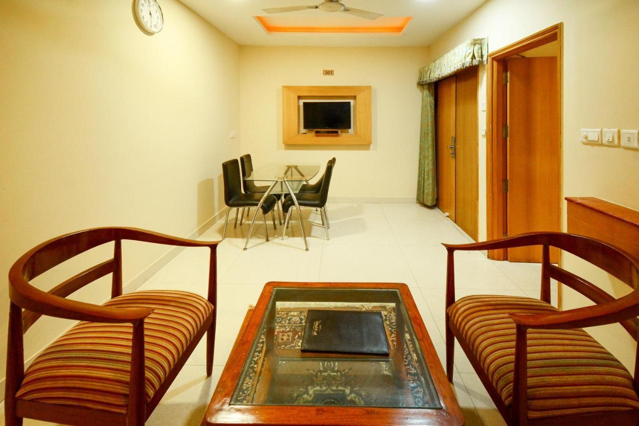Collection O 2521 Hotel The Vinayak Gwalior Exterior foto