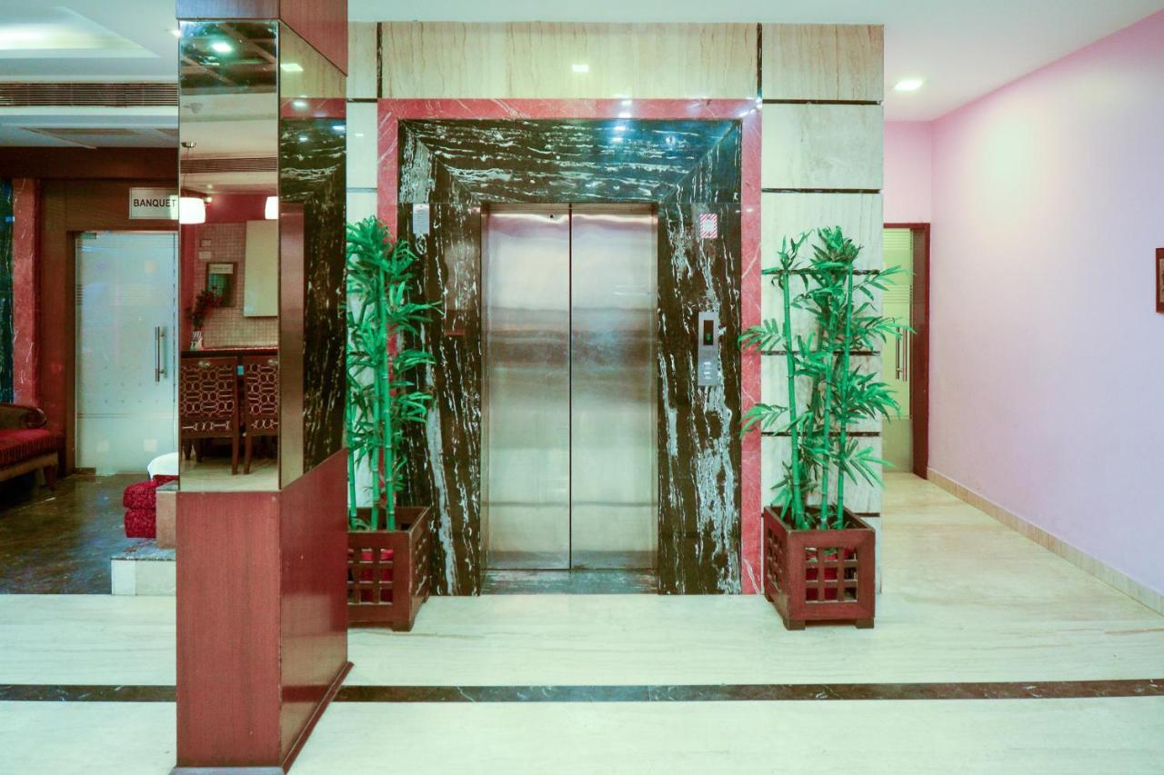 Collection O 2521 Hotel The Vinayak Gwalior Exterior foto