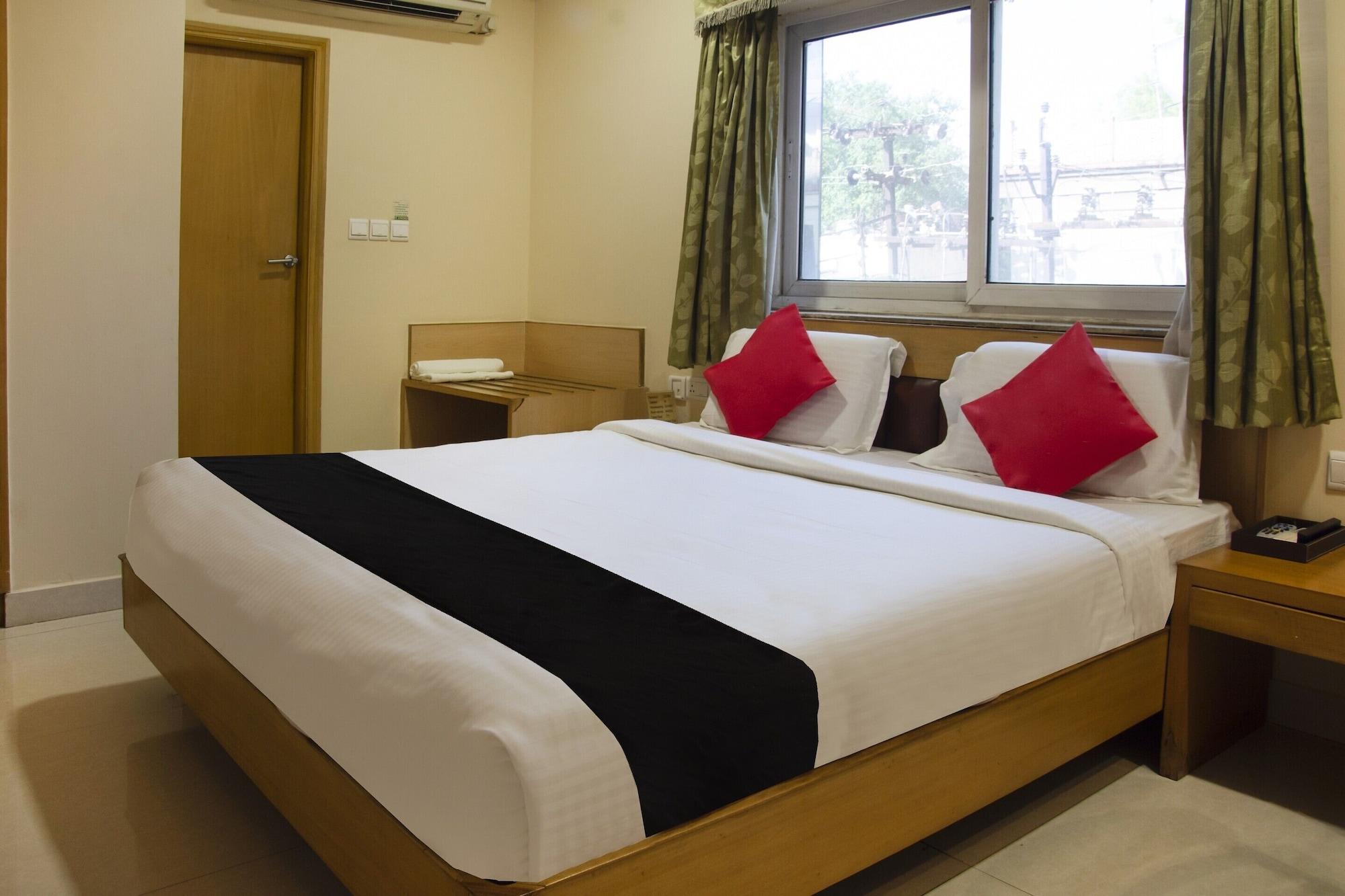 Collection O 2521 Hotel The Vinayak Gwalior Exterior foto