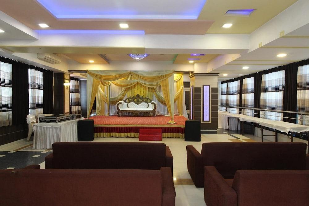 Collection O 2521 Hotel The Vinayak Gwalior Exterior foto