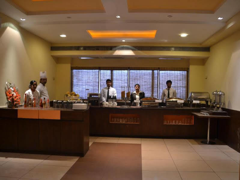 Collection O 2521 Hotel The Vinayak Gwalior Exterior foto